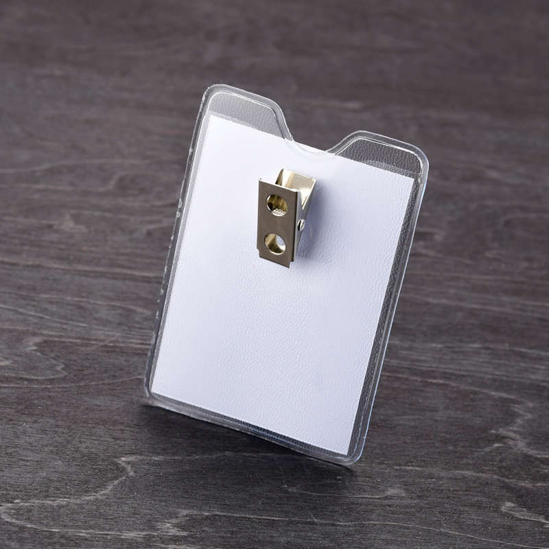 Kirkas Nimikorttikotelo krokotiiliklipsillä, jäykempi malli kevyellä appelsiinipinnalla