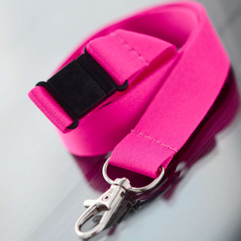 Fuksia Avainnauha 20mm turvalukolla ja papukaijaklipsillä (sopii sublimaatiopainamiseen)