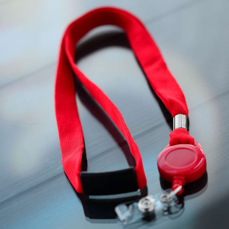 Punainen 16mm kaulanauha turvalukolla, punainen Jojo-pidike vinyylilenkillä