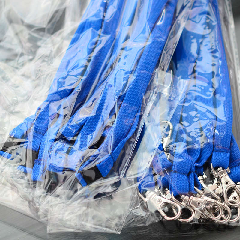 Sininen Classic 10mm kaulanauha turvalukolla ja papukaijaklipsillä