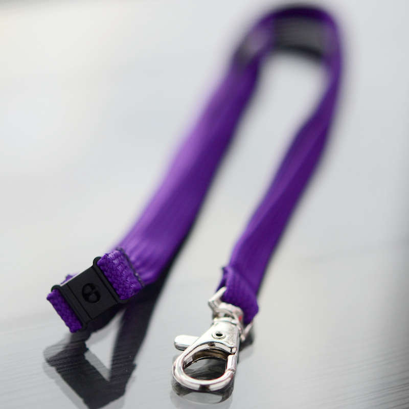 Violetti Classic 10mm kaulanauha turvalukolla ja papukaijaklipsillä