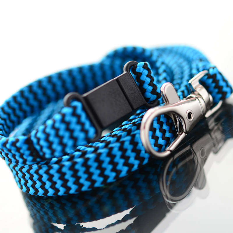Blueberry Retro Classic 10mm kaulanauha turvalukolla ja papukaijaklipsillä
