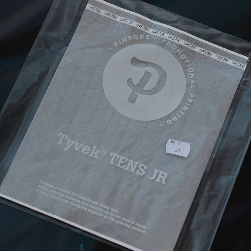 Hopea (metallinhohto) Tyvek Tens ranneke pysyvästi liimautuvalla tarrapinnalla