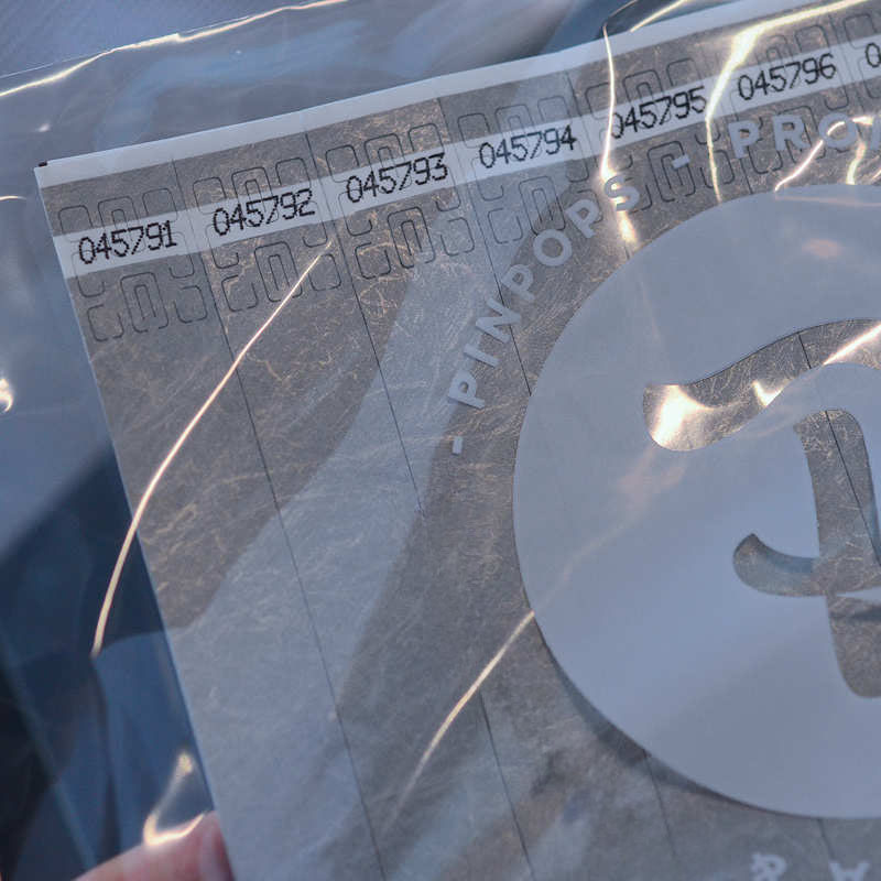 Hopea (metallinhohto) Tyvek Tens ranneke pysyvästi liimautuvalla tarrapinnalla