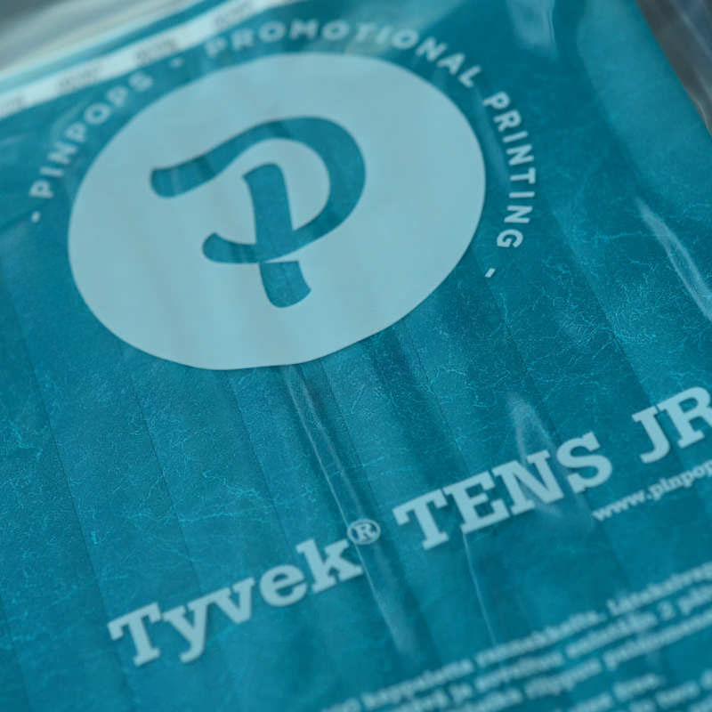 Tumma turkoosi Tyvek Tens rannenauha pysyvästi liimautuvalla tarrapinnalla