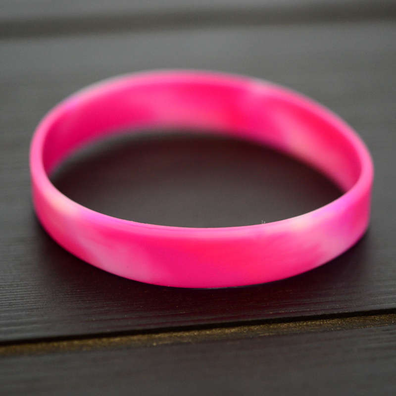 Camo Pinkki Silikoniranneke varastotuotteena