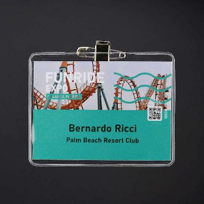 Kirkas joustava A7 nimikorttikotelo metalliklipsillä ja hakaneulalla