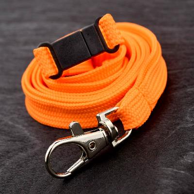 Oranssi Classic 10mm kaulanauha turvalukolla ja papukaijaklipsillä