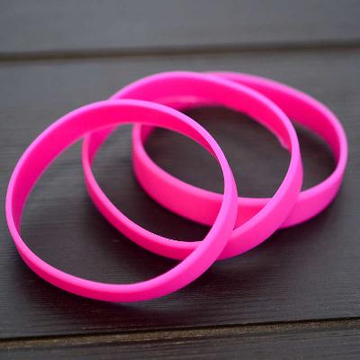 Pinkki Silikoniranneke varastotuotteena